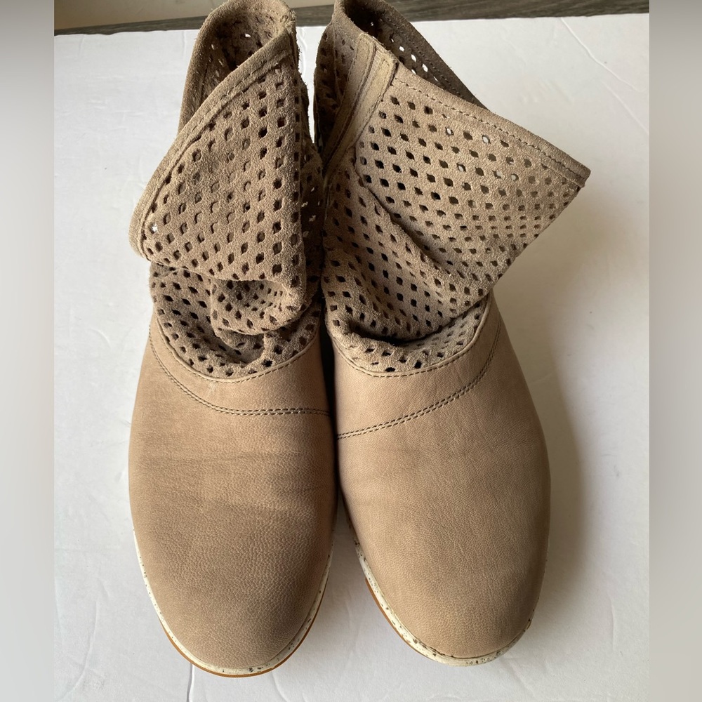 EMU Australia Numeralla Perforated Suede Ankle Booties Tan - Picture 3 of 6